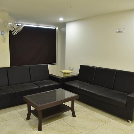Hotel Savera Inn Morbi ภายนอก รูปภาพ
