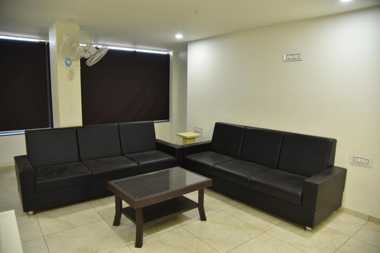 Hotel Savera Inn Morbi ภายนอก รูปภาพ