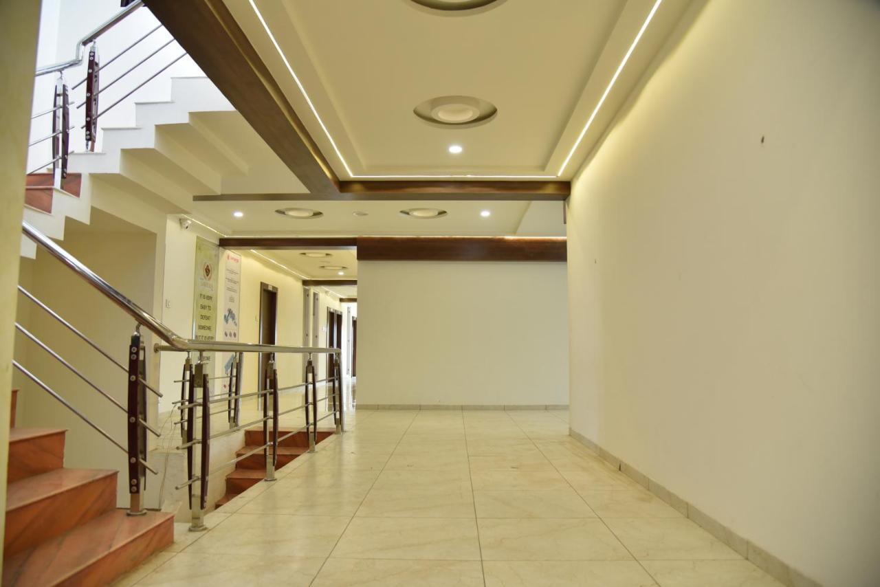 Hotel Savera Inn Morbi ภายนอก รูปภาพ