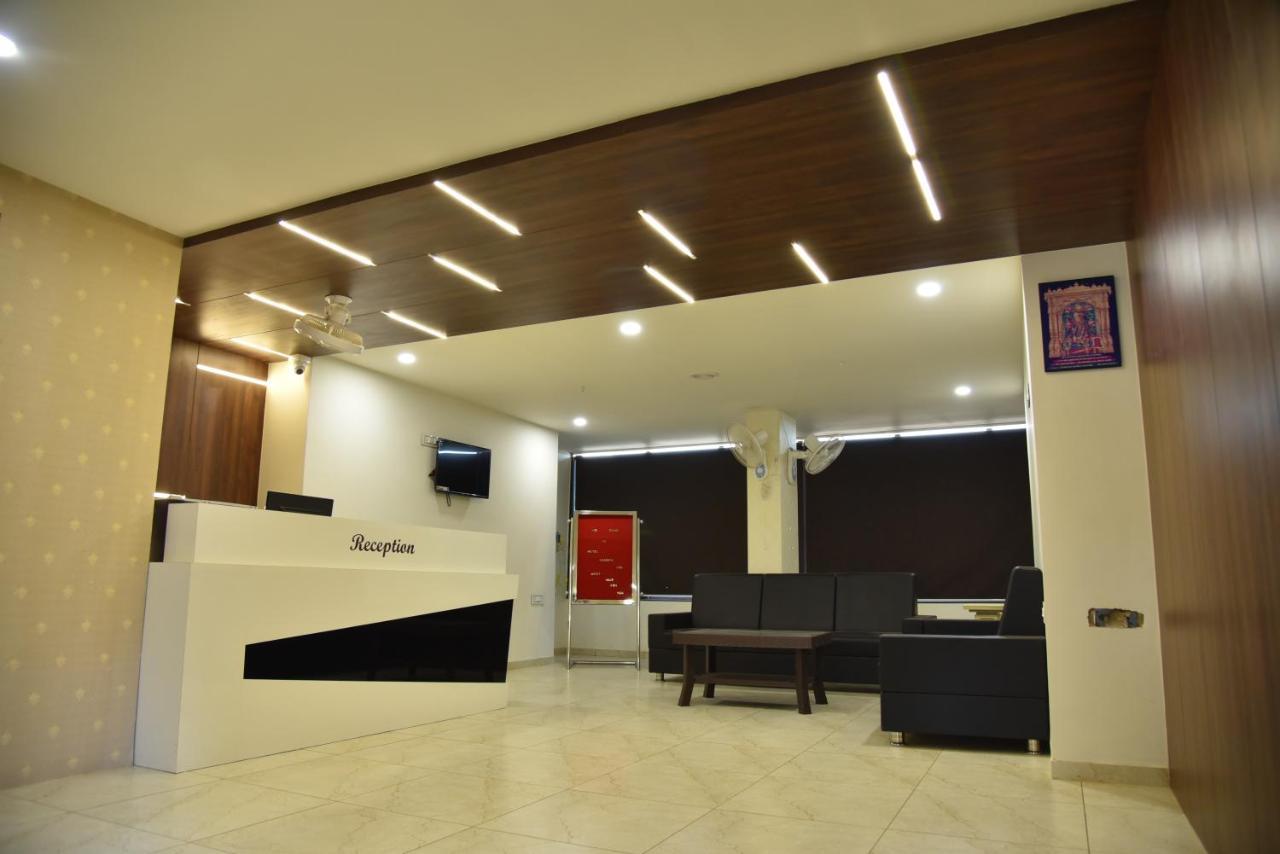 Hotel Savera Inn Morbi ภายนอก รูปภาพ