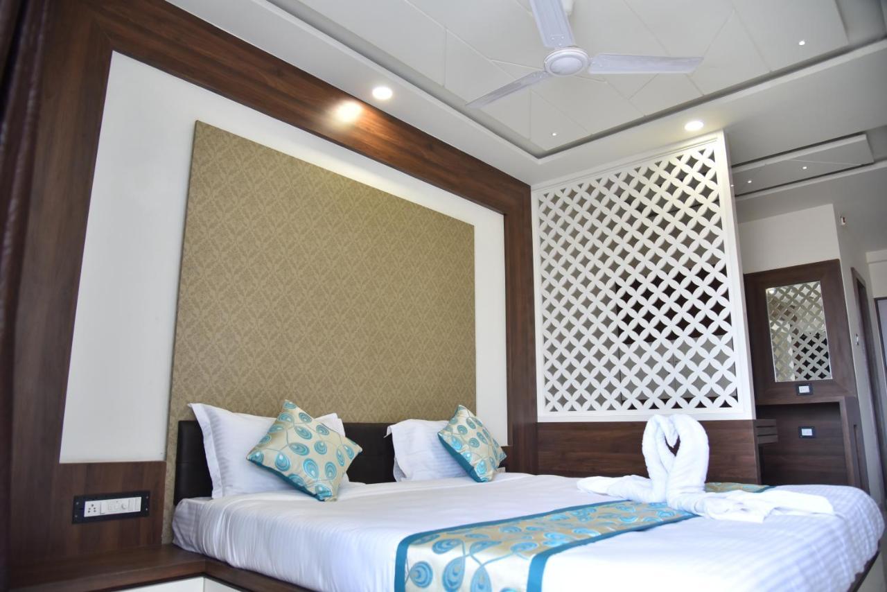 Hotel Savera Inn Morbi ภายนอก รูปภาพ