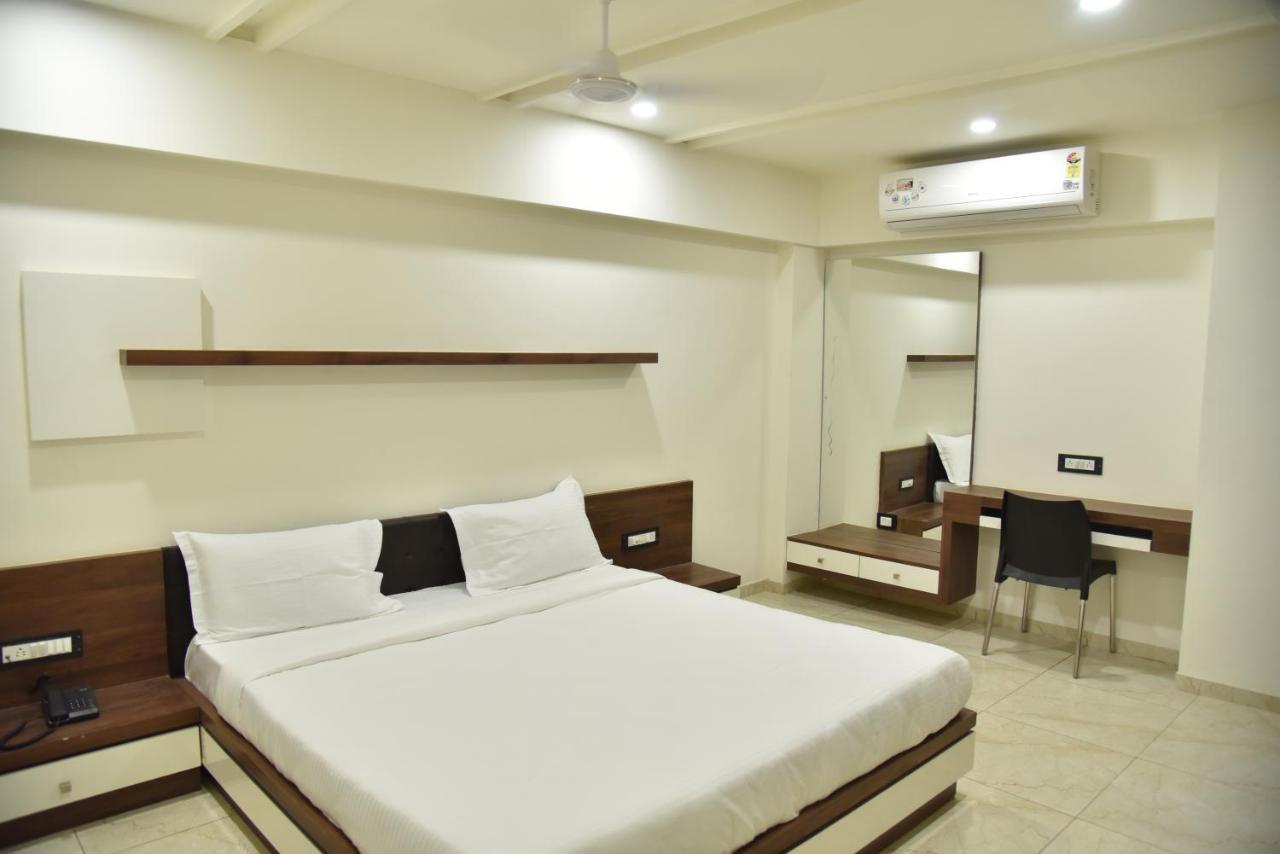 Hotel Savera Inn Morbi ภายนอก รูปภาพ