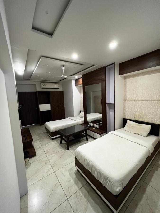 Hotel Savera Inn Morbi ภายนอก รูปภาพ