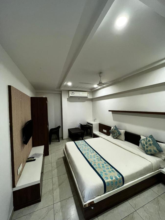 Hotel Savera Inn Morbi ภายนอก รูปภาพ