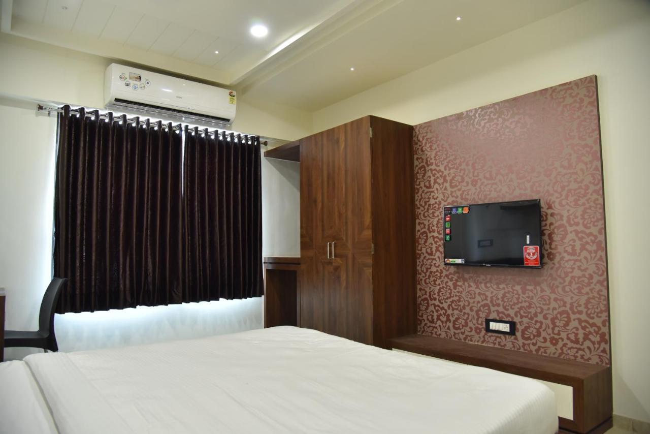 Hotel Savera Inn Morbi ภายนอก รูปภาพ
