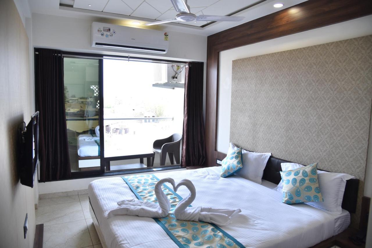 Hotel Savera Inn Morbi ภายนอก รูปภาพ