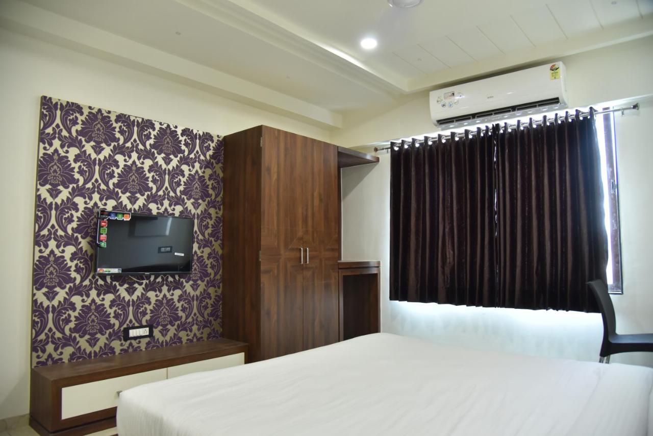 Hotel Savera Inn Morbi ภายนอก รูปภาพ