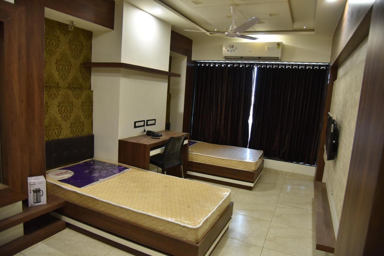 Hotel Savera Inn Morbi ภายนอก รูปภาพ