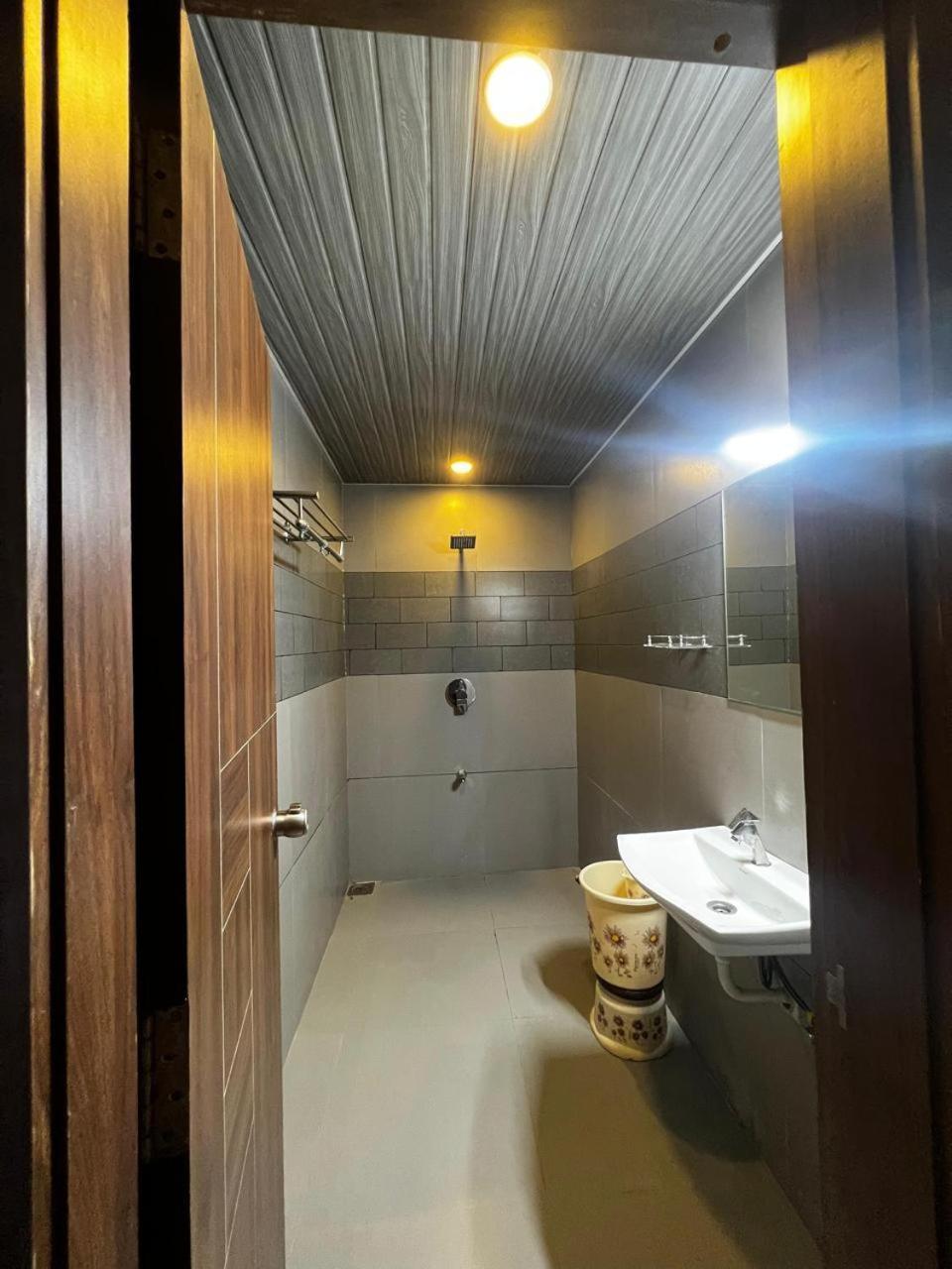 Hotel Savera Inn Morbi ภายนอก รูปภาพ
